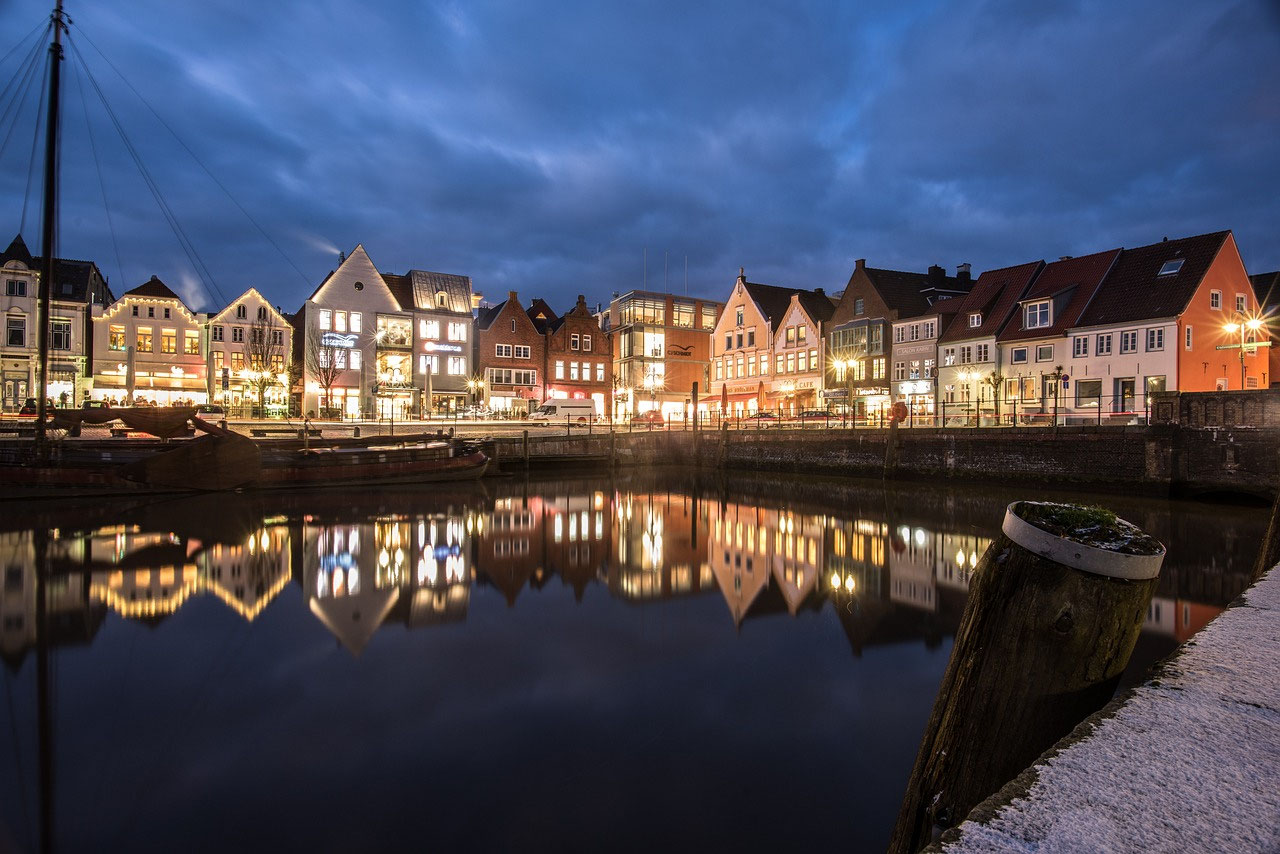 Husumer Hafen bei Nacht