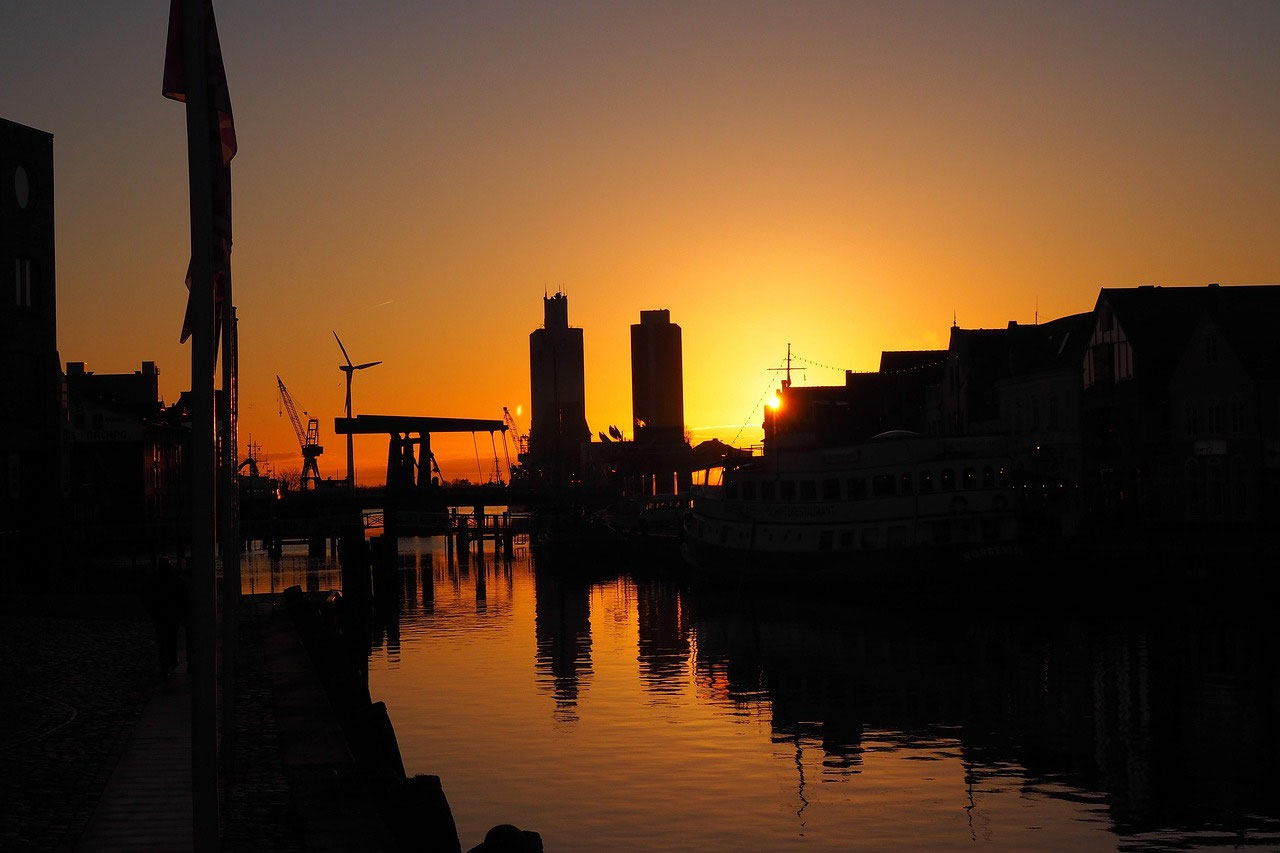 Abendlicht am Hafen